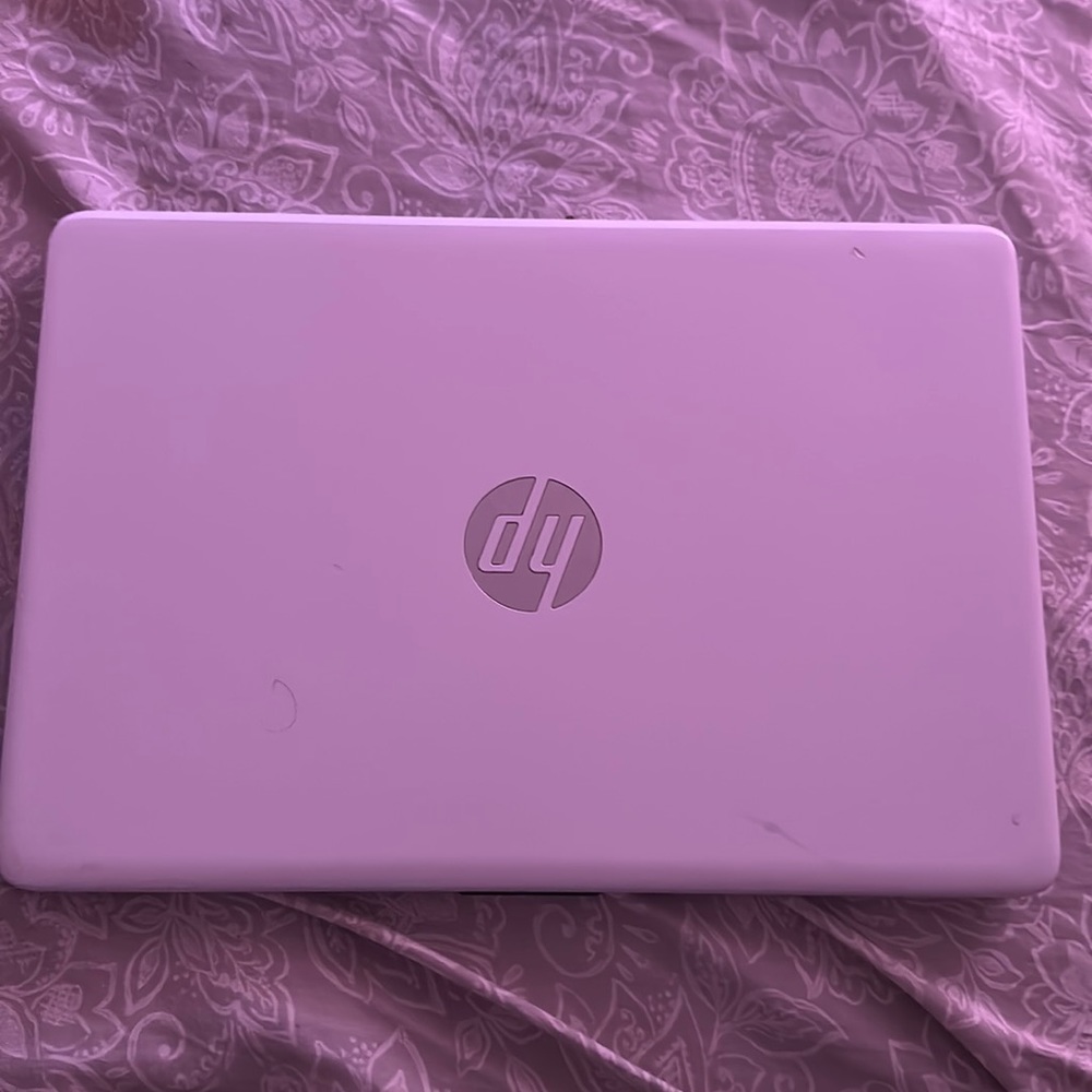 White hp laptop